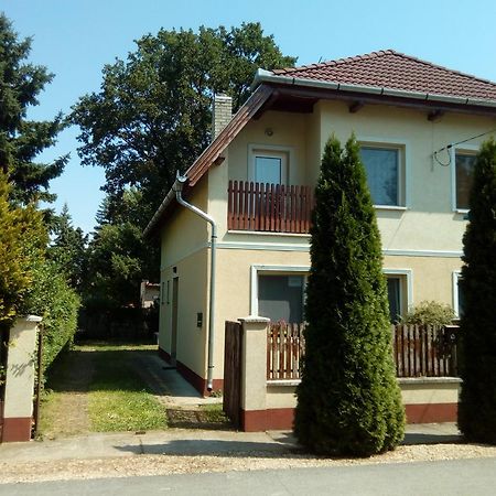Eva Vendeghaz Guesthouse Гайдусобосло Екстер'єр фото
