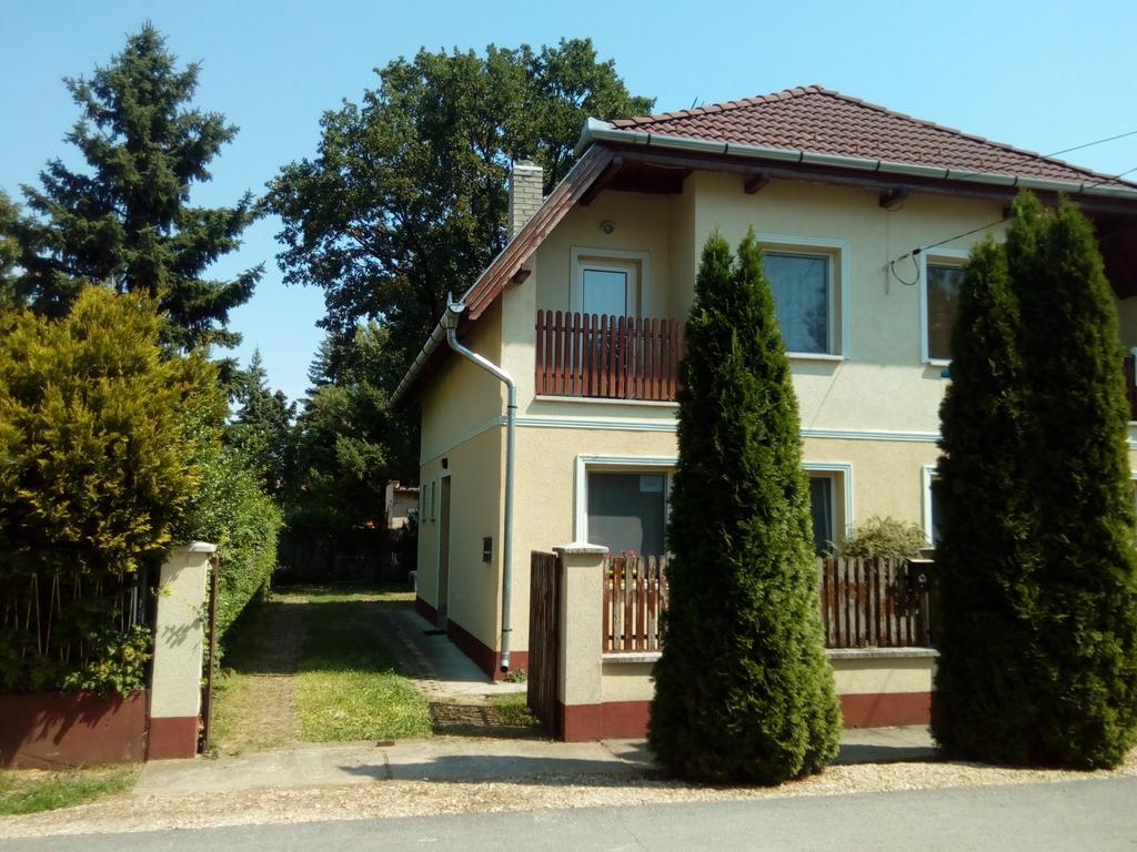 Eva Vendeghaz Guesthouse Гайдусобосло Екстер'єр фото